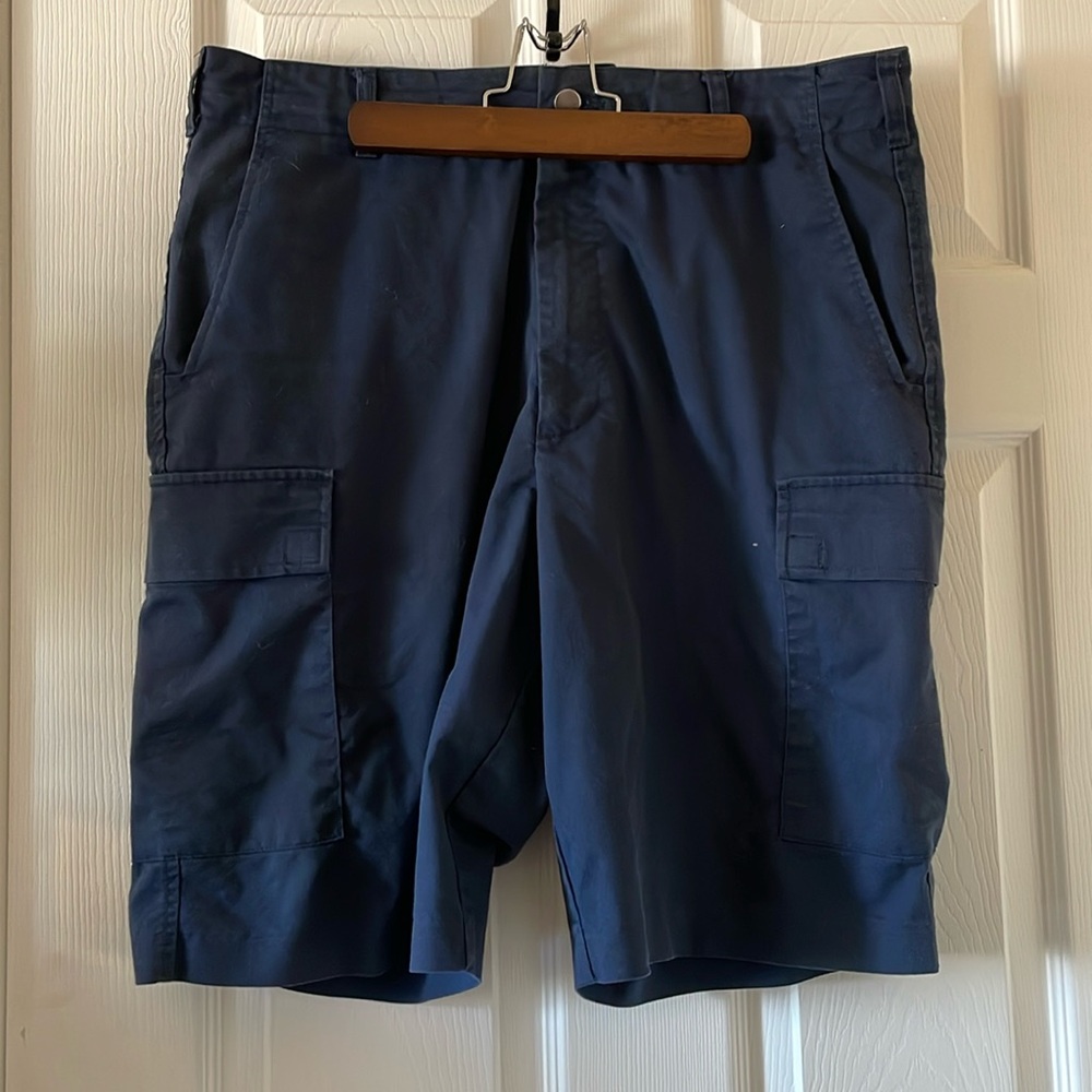 Navy blue men’s cargo shorts